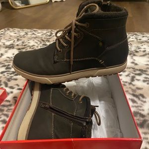 Men’s size 11 DayFive boot. Worn one, perfect condition